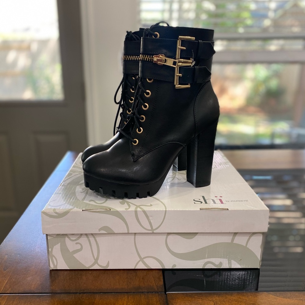 Shï by JOURNEYS “Black Platform Boots”
